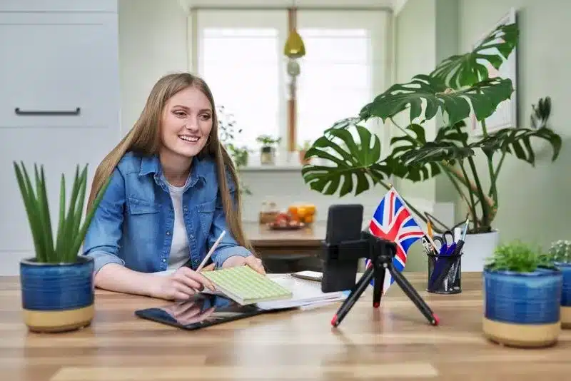 Learn English with a native English teacher in easy online lessons.