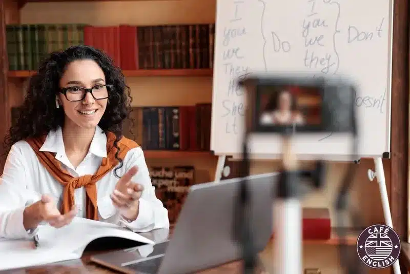Individual online English courses with native English teachers at Cafe English.